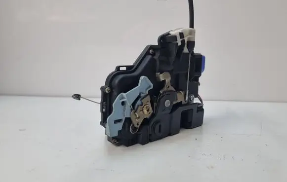 Volkswagen Golf Plus Rear door lock 7L0839015