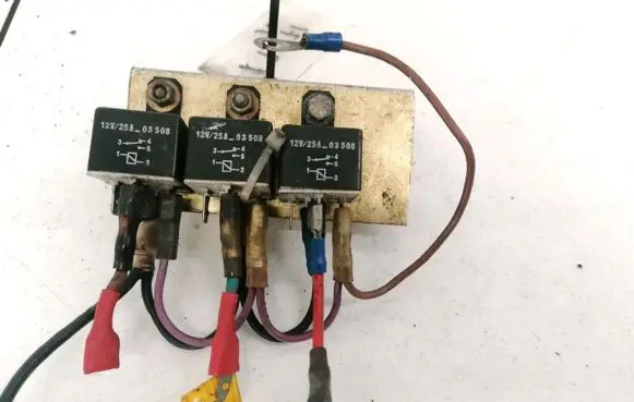 Ford Galaxy Fuse box set 12V25A03508