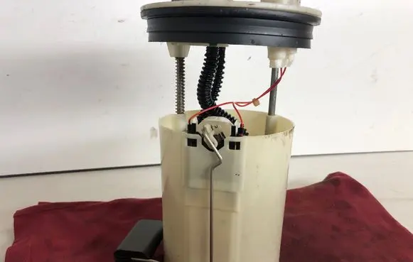 Toyota Avensis T250 Fuel level sensor 