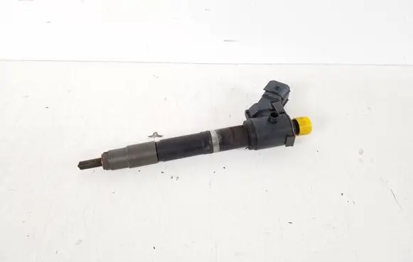 Volvo S60 Fuel injector 31336878