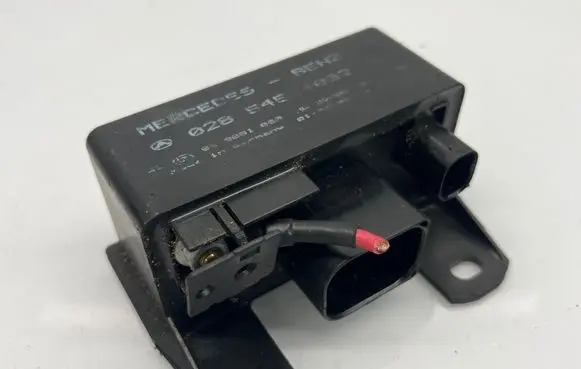Mercedes-Benz C W203 Glow plug pre-heat relay 0285454032