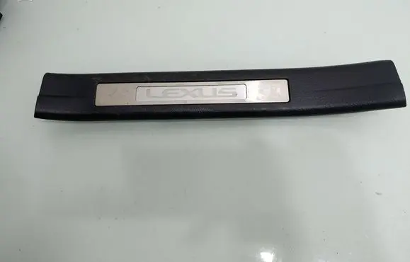 Lexus RX 330 - 350 - 400H Rear sill trim cover