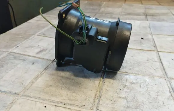 Audi A4 S4 B6 8E 8H Mass air flow meter 078133471E