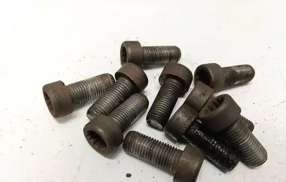 Volvo S40, V40 Nuts/bolts 