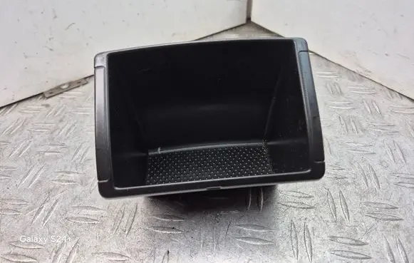 Glove box