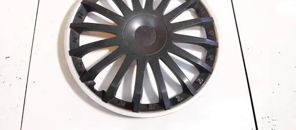 Toyota Corolla Verso AR10 R16 wheel hub/cap/trim 