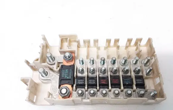BMW 5 E39 Fuse module 8370638
