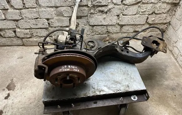 Rear wheel hub spindle/knuckle