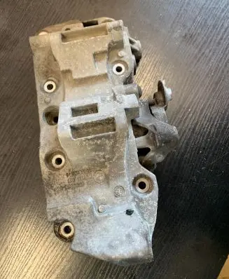 BMW 1 F20 F21 Engine mounting bracket 8506863
