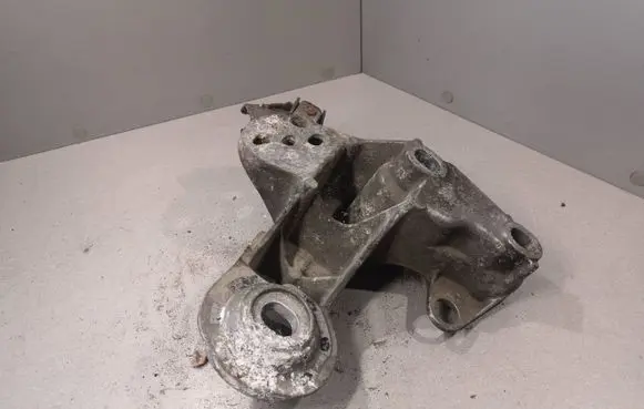 Audi A4 S4 B6 8E 8H Engine mounting bracket 8E0199352N