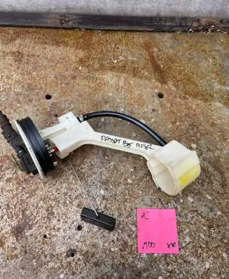 Volkswagen PASSAT B5 Fuel level sensor 2208017