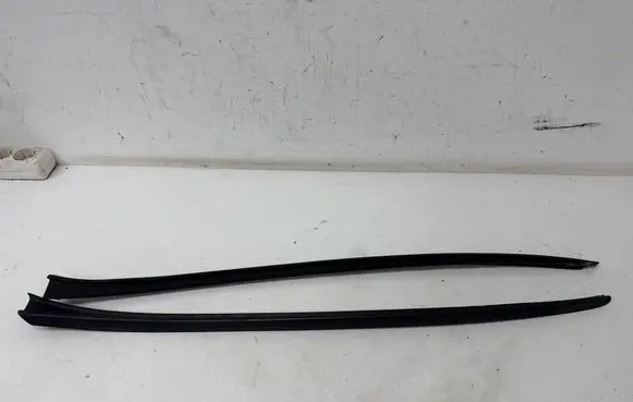 Audi Q5 SQ5 8R Windshield trim 8R0854327
