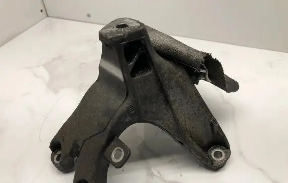 Audi A4 S4 B8 8K Engine mounting bracket 8K0199308