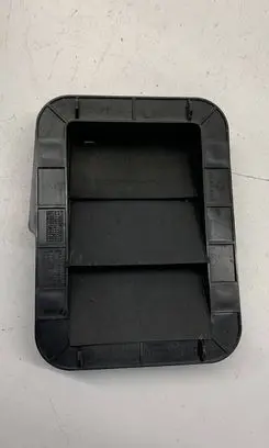Quarter panel pressure vent