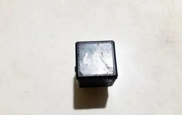 Volkswagen PASSAT B6 Other relay 1k0951253a v23134-j52-x430