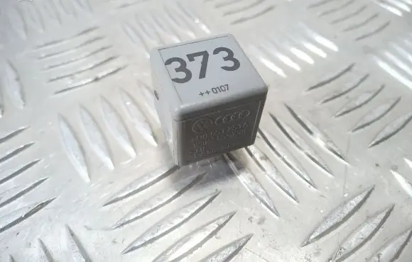 Volkswagen PASSAT B5.5 Other relay 8D0951253A 373