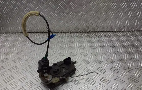 Opel Zafira B Front door lock 13240748