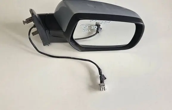 Mazda BT-50 Front door electric wing mirror UR5669120