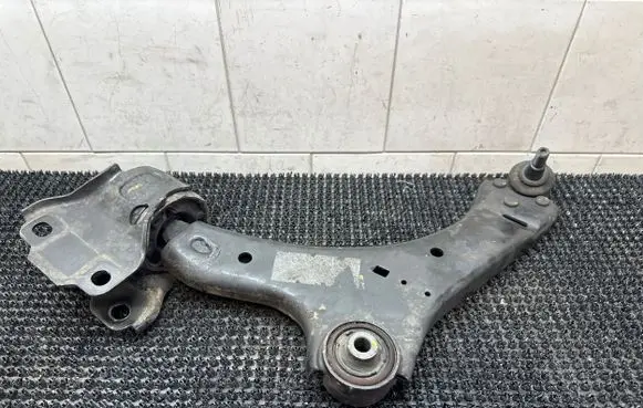 Volvo V60 Front lower control arm/wishbone