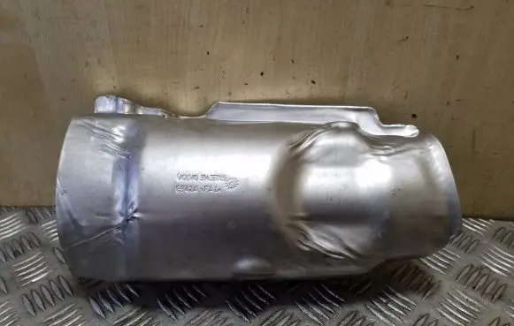Volvo XC90 Heat shield in engine bay 31437205