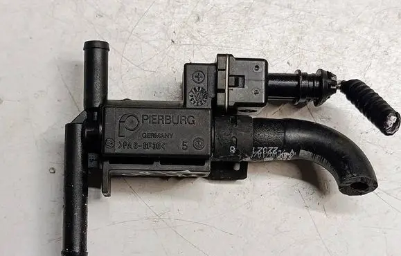 Renault Captur Turbo solenoid valve 8200603558S5 8200603558 18T123