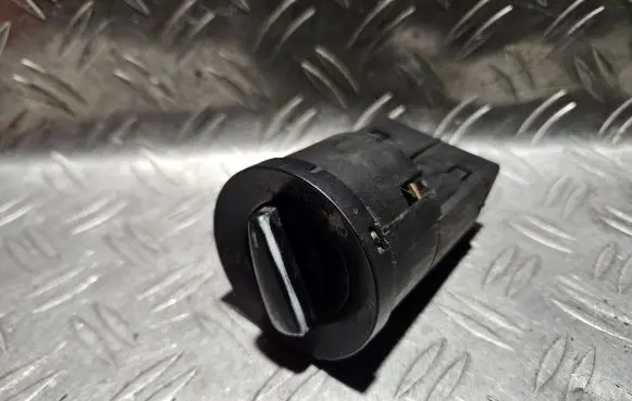 Volkswagen Golf IV Light switch 1C0941531