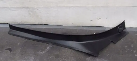 Tailgate trim