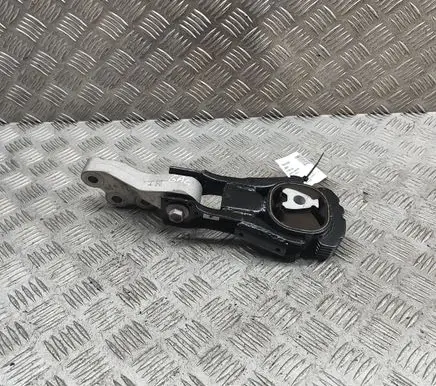 Mazda CX-5 II Engine mount bracket KDRA39040 K12339010