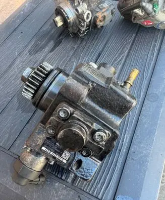 Opel Vivaro Fuel injection high pressure pump 0445010404 8972571 HMLGT8980R