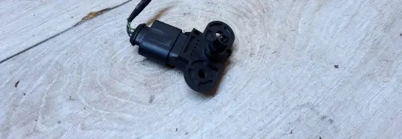 Volkswagen Golf V Air pressure sensor 0261230031 06b906051
