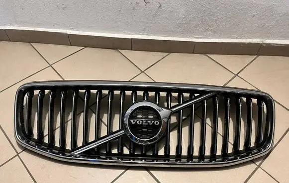 Volvo XC60 Front bumper upper radiator grill 31425535