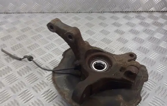 Suzuki Swift I Front wheel hub spindle knuckle
