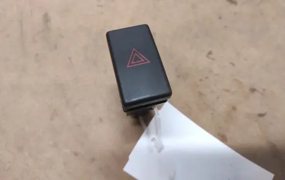 Toyota Avensis T250 Hazard light switch 157963