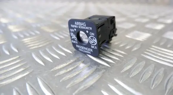 Passenger airbag on/off switch