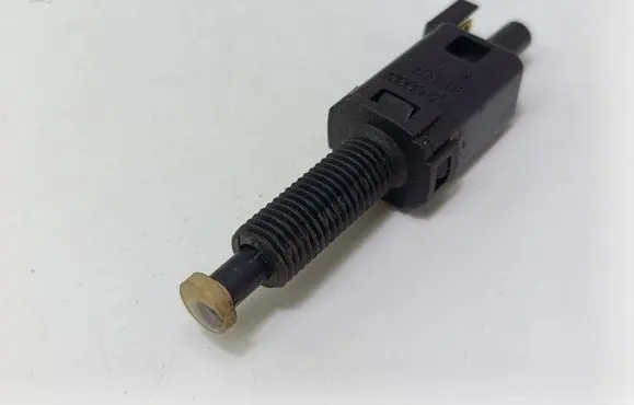 Volkswagen PASSAT B5.5 Brake pedal sensor switch 811907343B