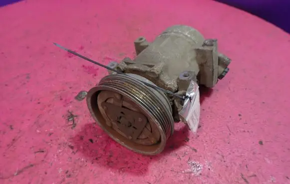 Renault Clio II Air conditioning (A/C) compressor (pump) 7700273801