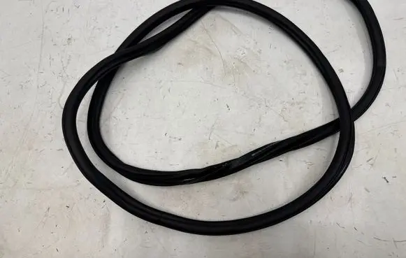 Porsche Cayenne (9Y0 9Y3) Rubber seal front coupe door 9Y3831721