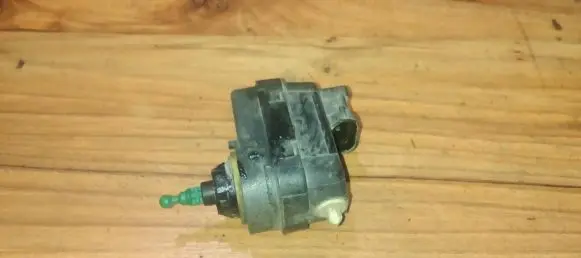 Renault Megane I Headlight level adjustment motor 7700840141