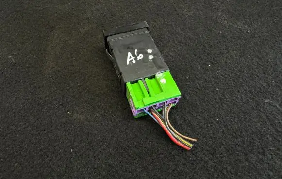 Volkswagen PASSAT B5.5 Seat heating switch 3B0963563C