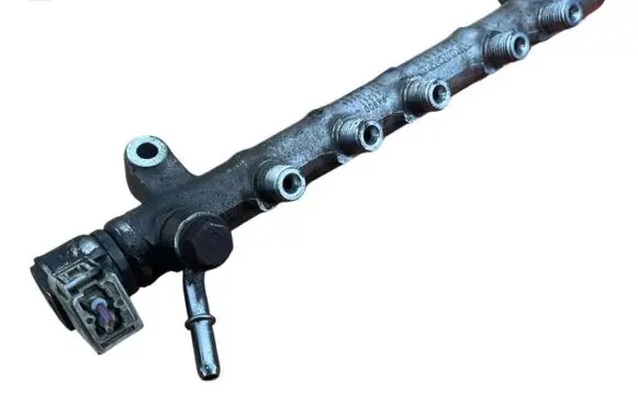 Volvo V60 Fuel main line pipe 31303612