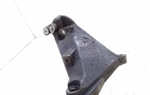 Volvo S70 V70 V70 XC Engine mounting bracket 074199275