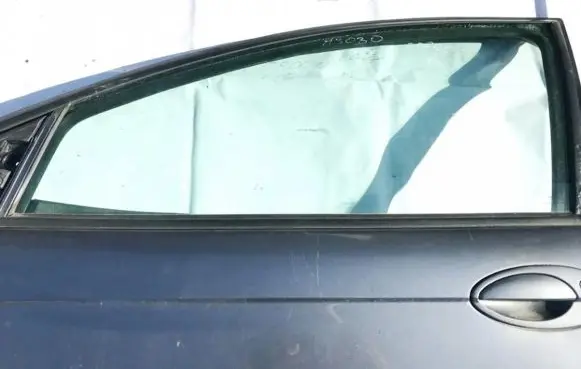 Citroen C5 Front door window glass four-door