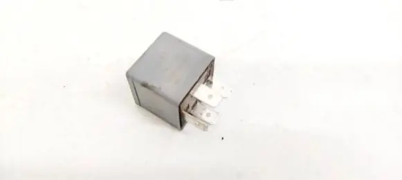 Volkswagen PASSAT B6 Other relay 141951253B V23134-B52-X227