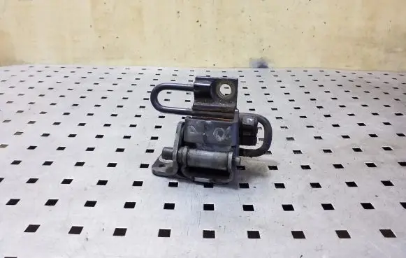 Audi A6 S6 C5 4B Front door lower hinge 4B0831412A