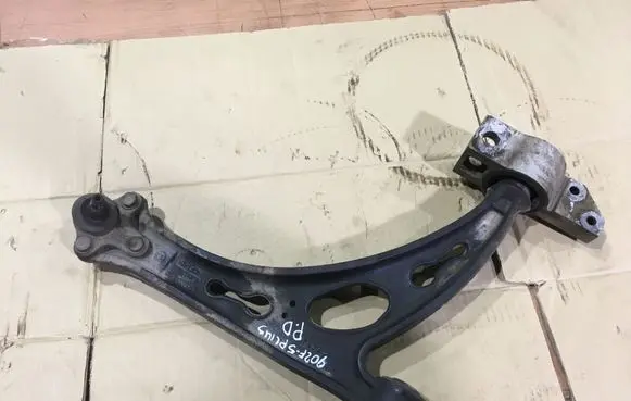 Volkswagen Golf Plus Front lower control arm/wishbone 1K0407153G
