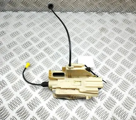 Volvo XC40 Rear door lock 32131413