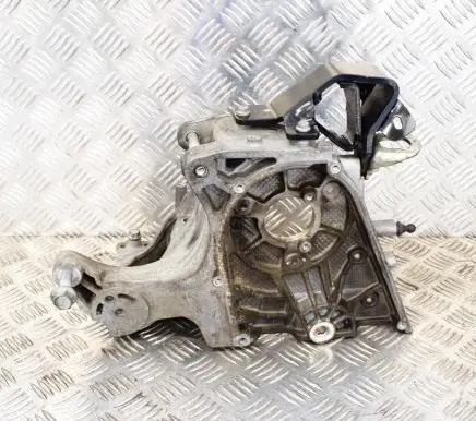 Opel Insignia A Engine mounting bracket 55566003