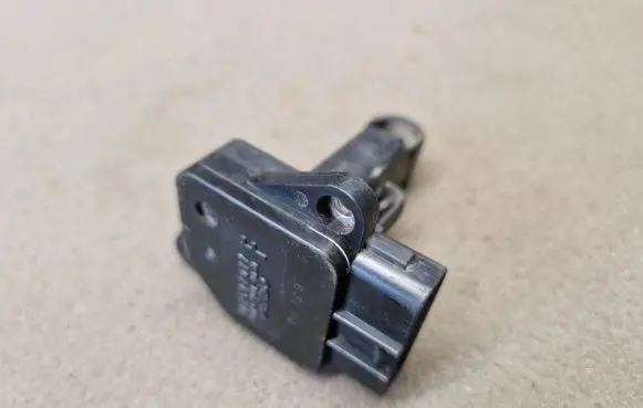 Mitsubishi L200 Mass air flow meter MR547077
