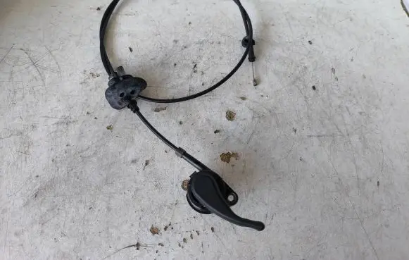 Engine bonnet (hood) release handle