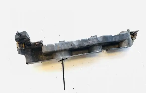 Front bumper mounting bracket